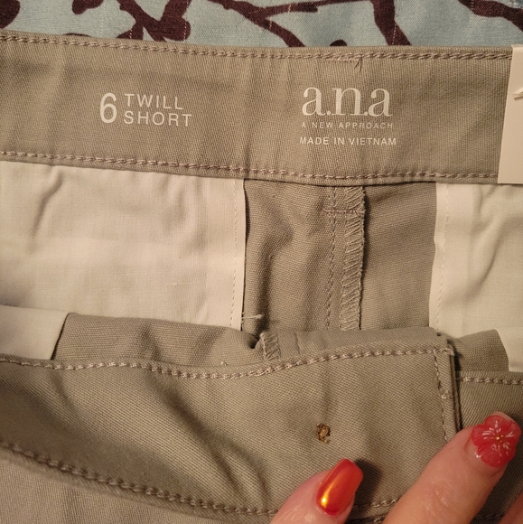 a n.a. Women's Gray Twill Shorts NWT - Picture 7 of 10